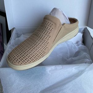 NEW Earth Origins Leather Mules